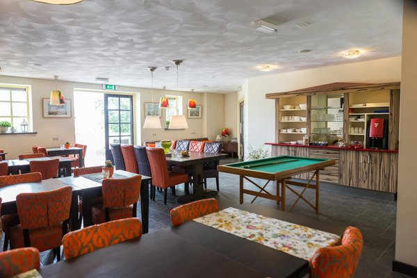 Elevate freshness: creative strategies for restaurants to utilize rooftop gardens as a sustainable ingredient source